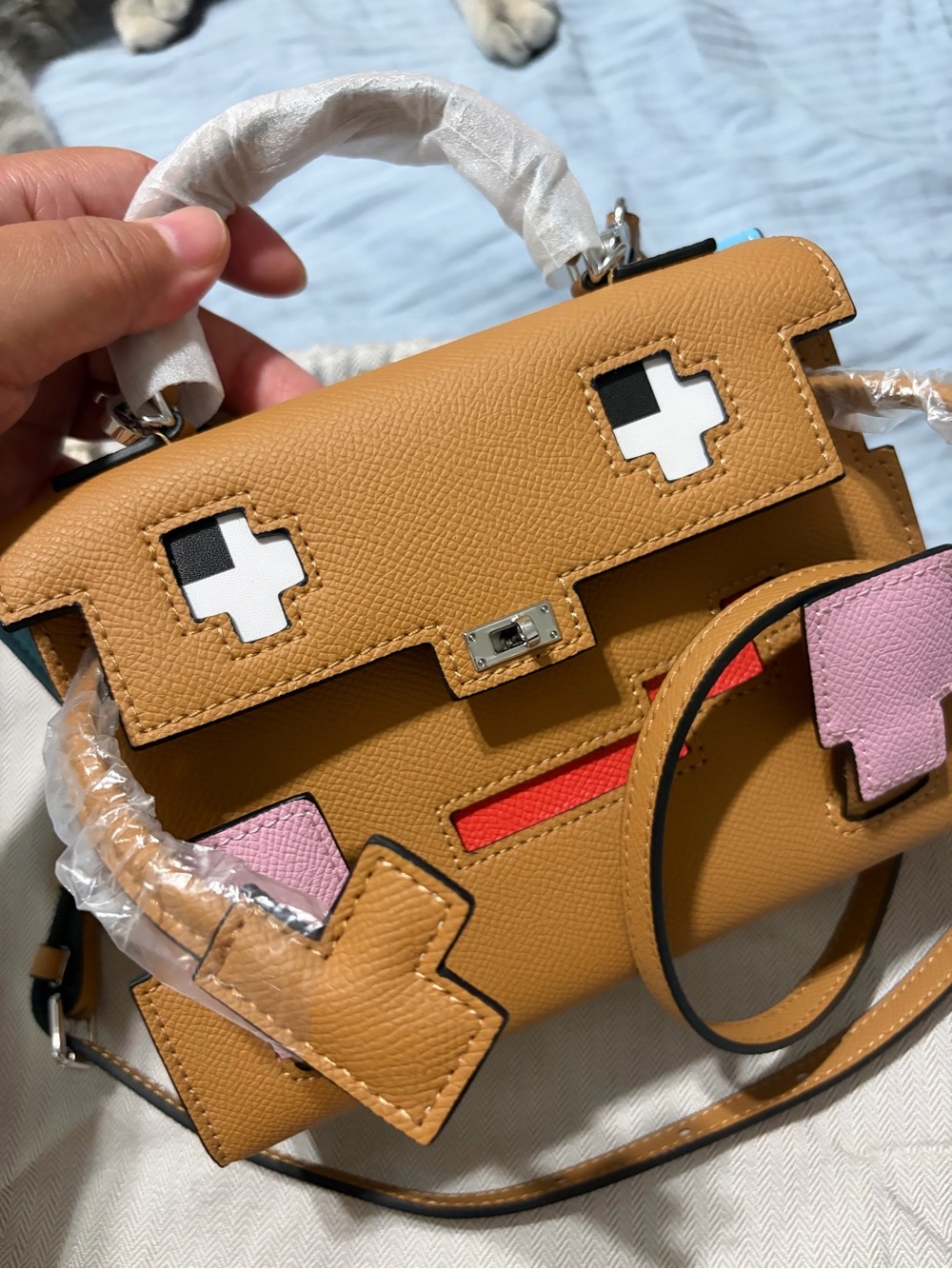 Designer Biscuit Color Leather Top-Handle Crossbody with Pink Feet Kelly style - Picture 4 of 7